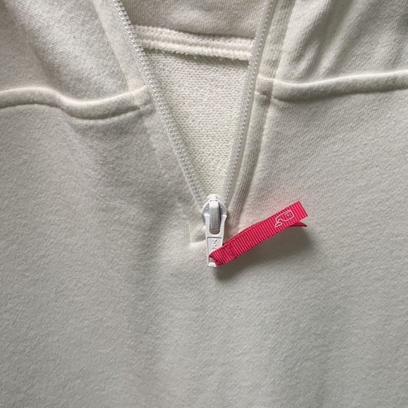 Vineyard vines quarter zip - Picture 3 of 4